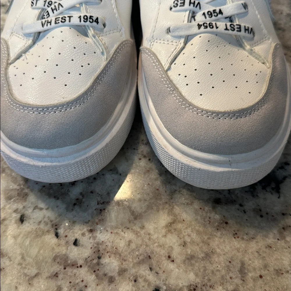N/A stylish white
